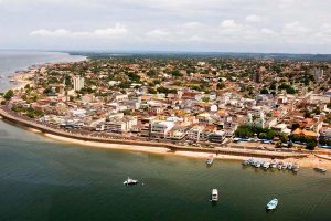 Transporte Fluvial de Carga em Balsas entre Belém e Santarám